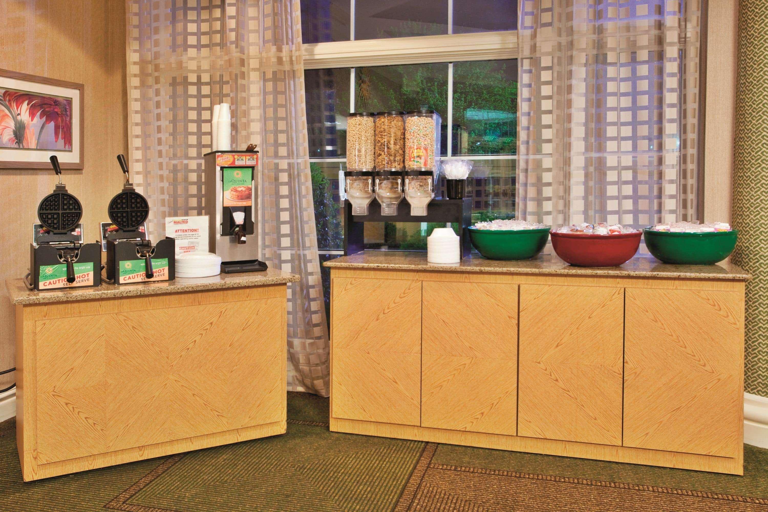 Hotel La Quinta By Wyndham Winston-Salem Extérieur photo