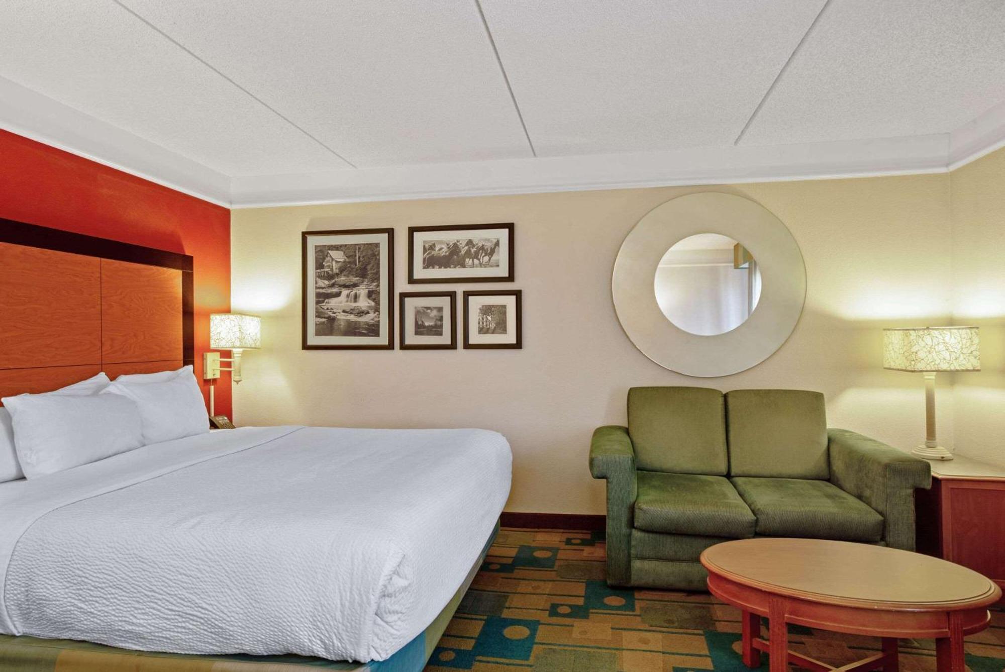 Hotel La Quinta By Wyndham Winston-Salem Extérieur photo