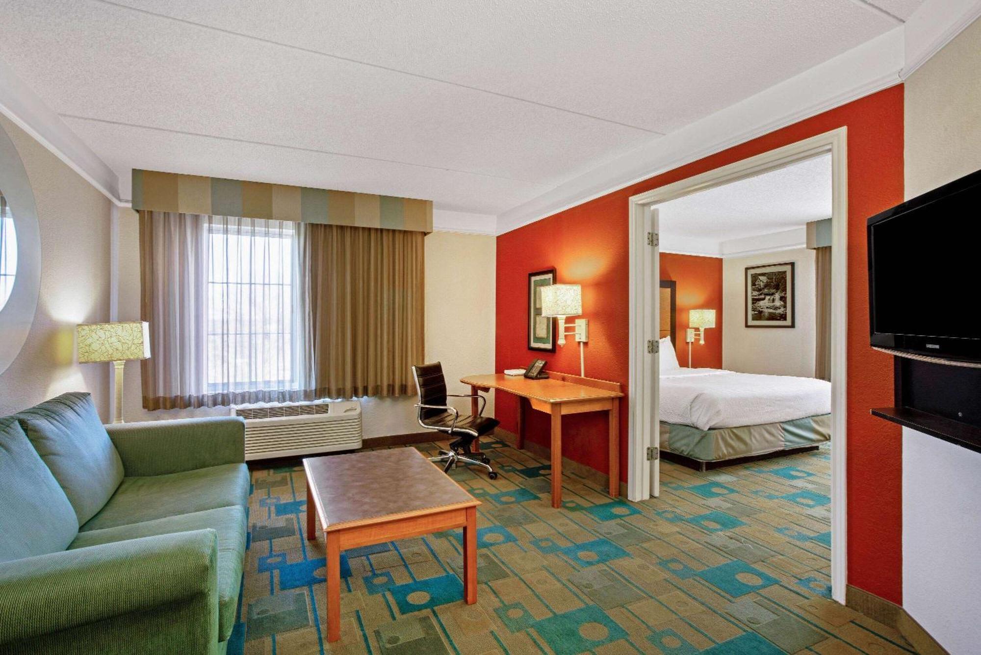 Hotel La Quinta By Wyndham Winston-Salem Extérieur photo