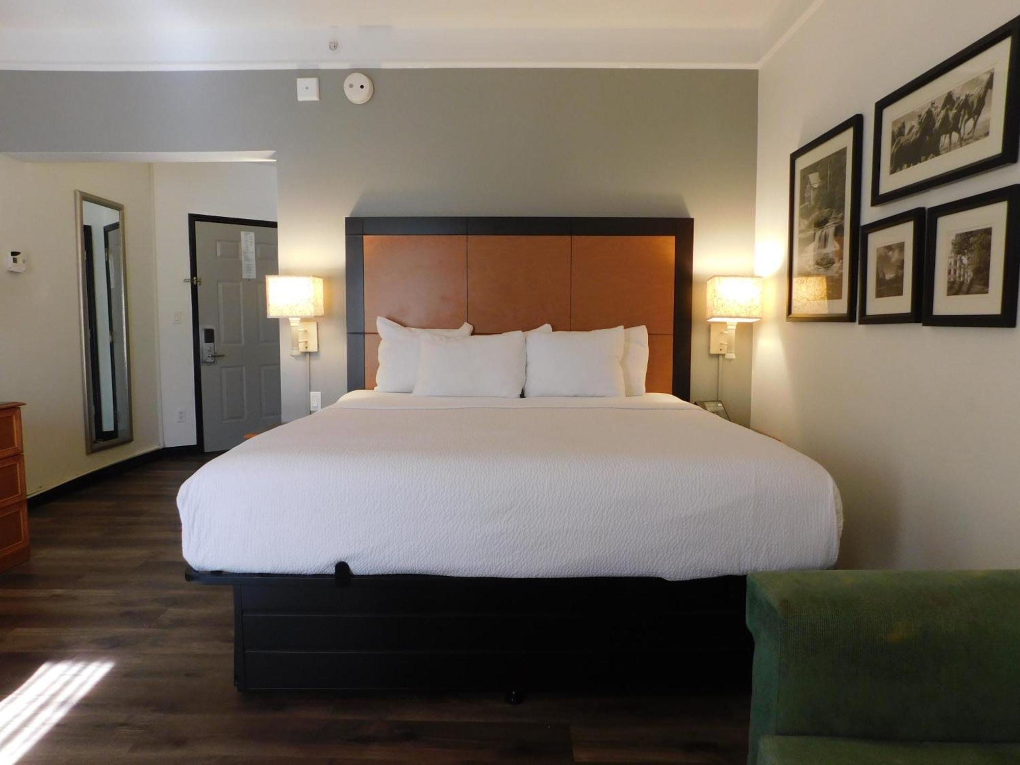 Hotel La Quinta By Wyndham Winston-Salem Extérieur photo