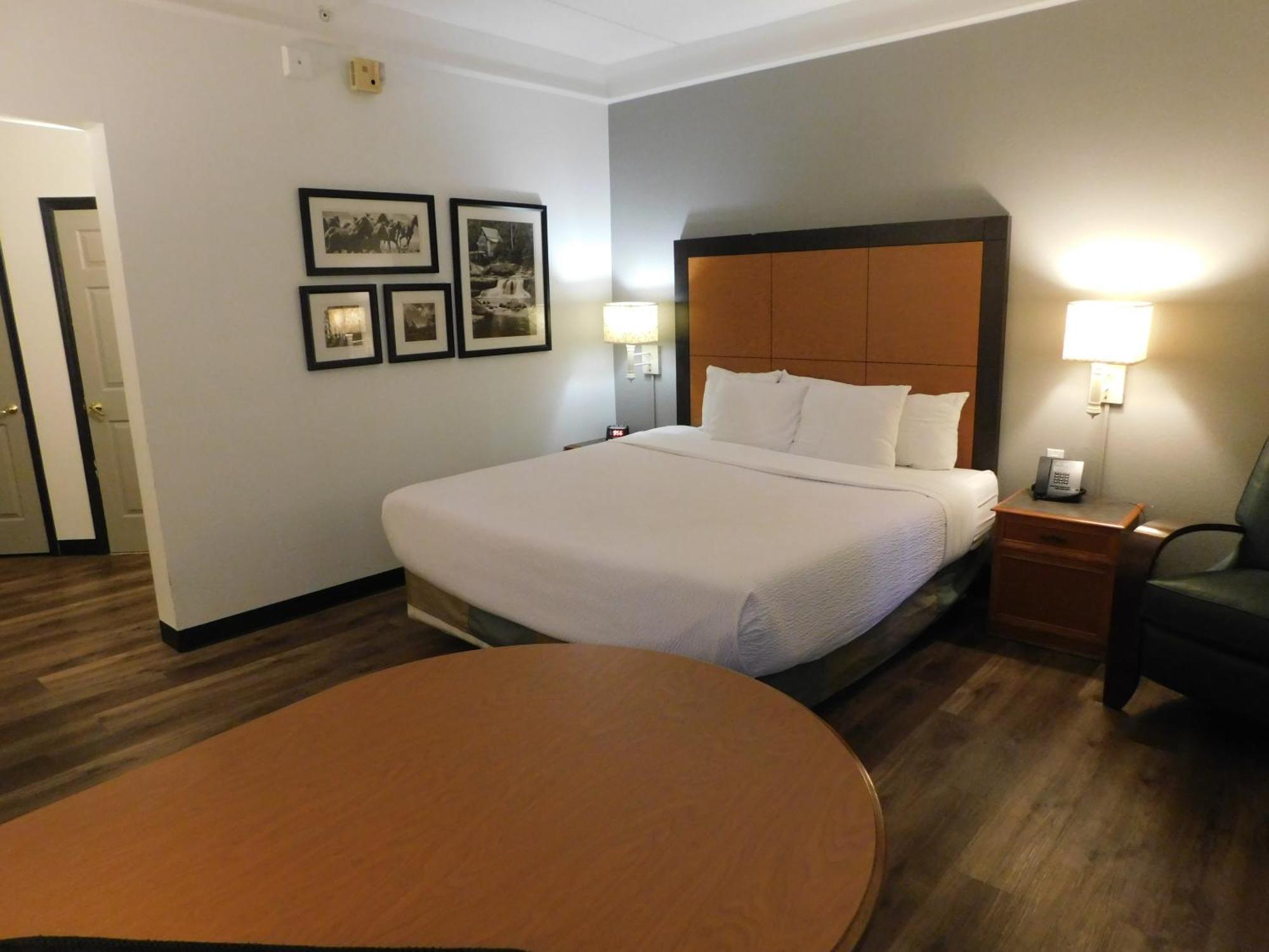 Hotel La Quinta By Wyndham Winston-Salem Extérieur photo